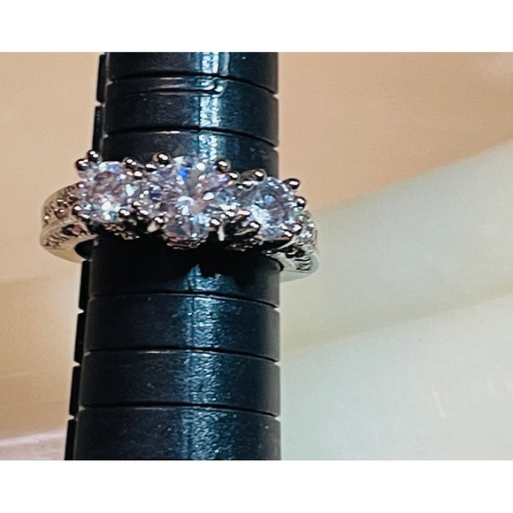 ♥️Classic 3-Stone 925 Sterling Silver Vintage Style Anniversary Ring! - Picture 10 of 16